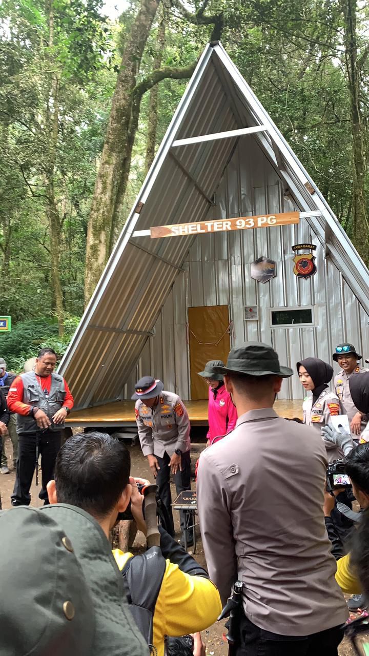 04ef210a-aa83-4194-8ef5-180b40a989a3