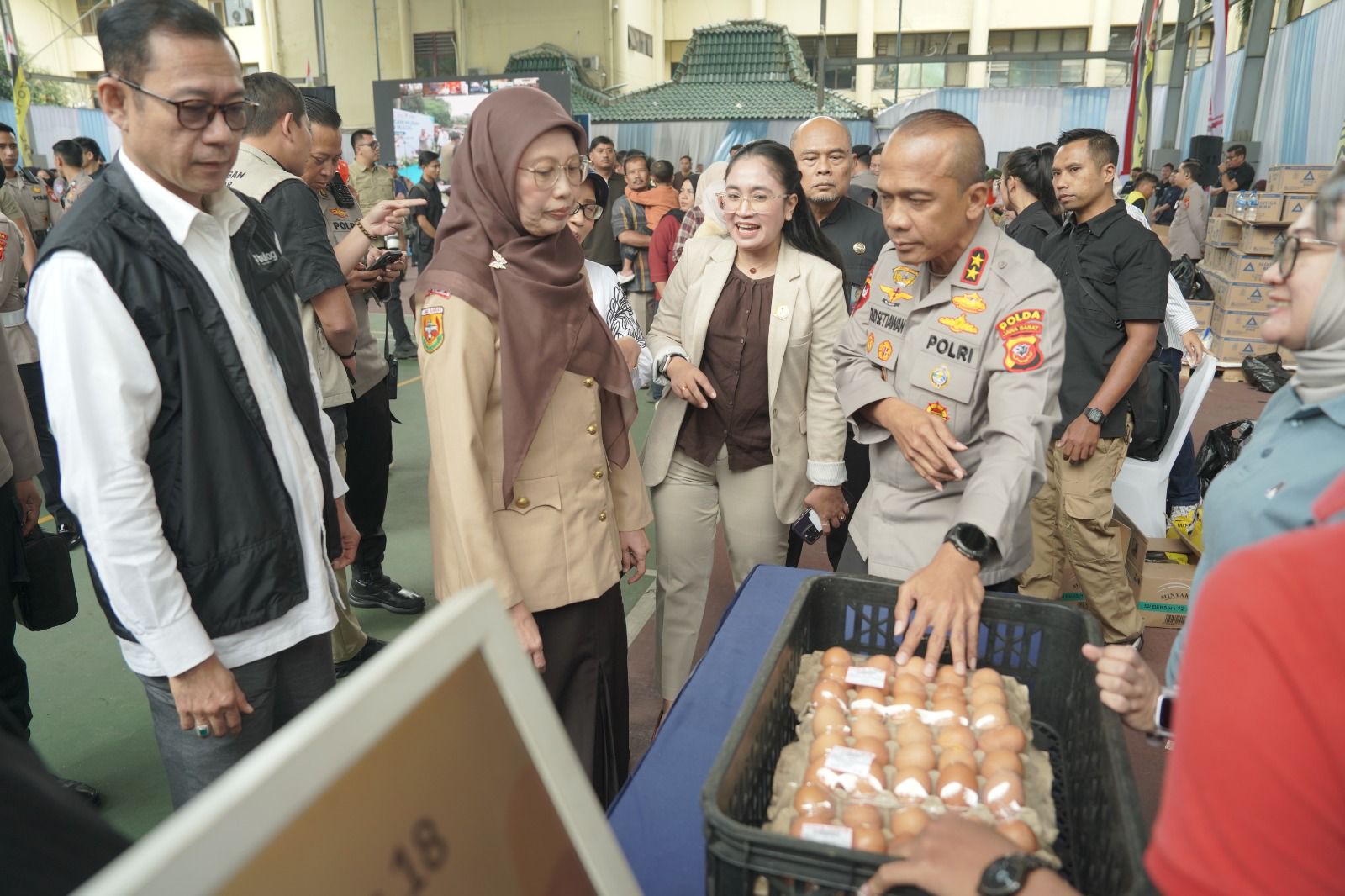 b901c9d8-8e4e-4bec-a49b-5e68a8993bfd